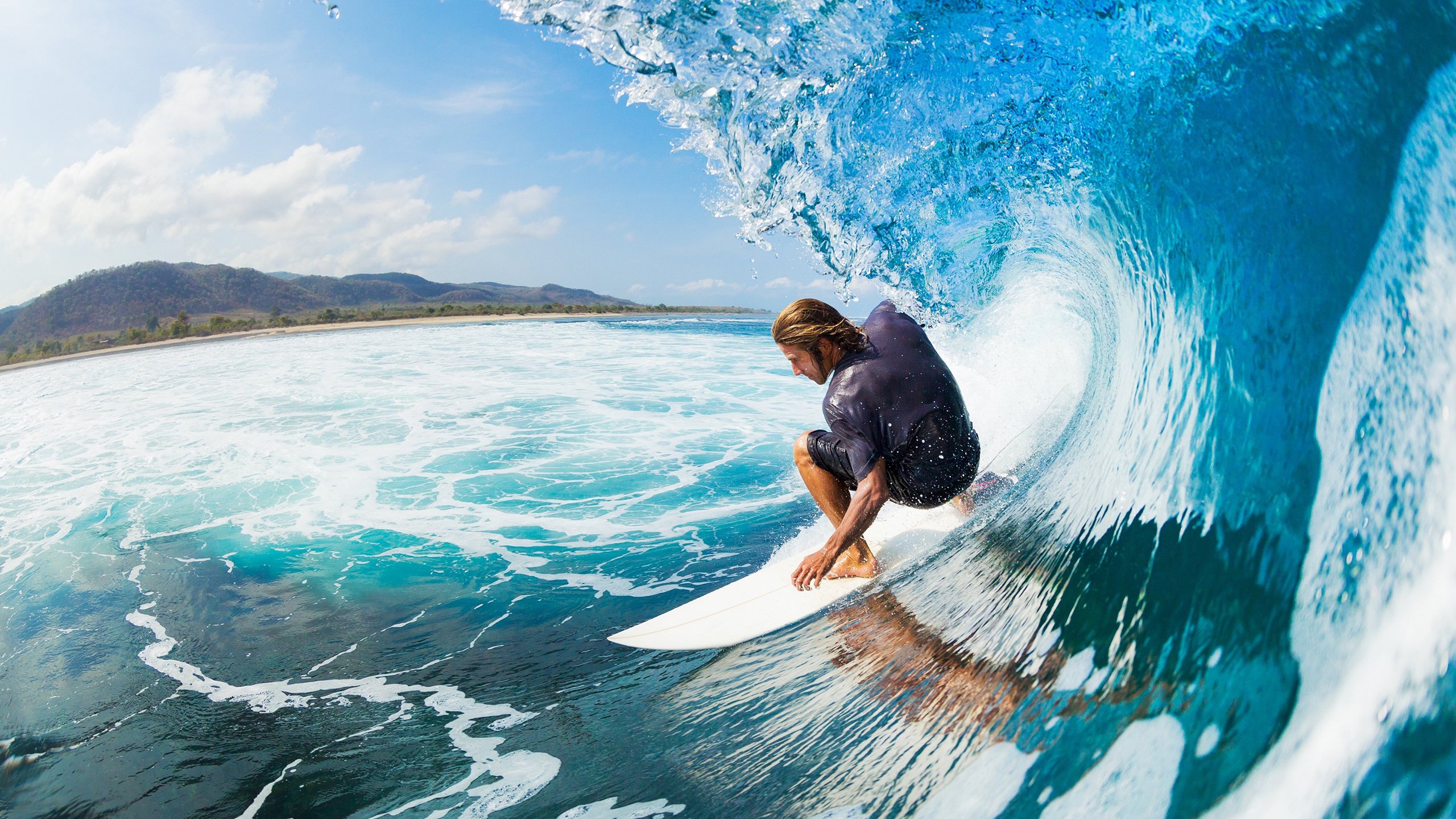 跨界合作的足球主题教育项目不断推出,推动体育+教育深度融合,足球跨球基本技术要领