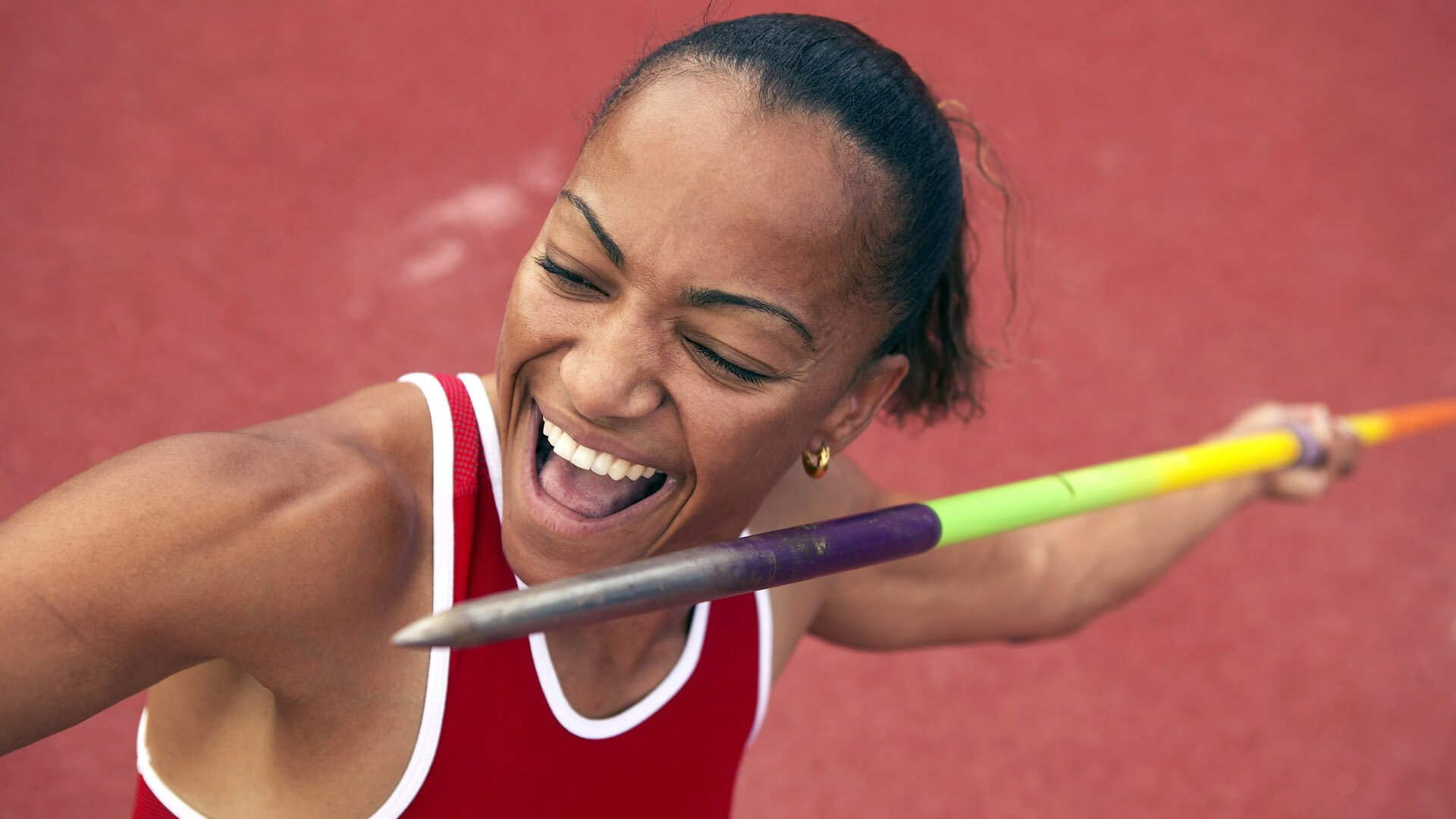 跨界合作的足球主题教育项目不断推出,推动体育+教育深度融合,足球跨球基本技术要领